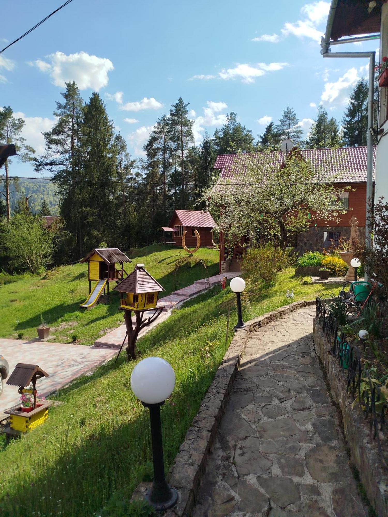 Лісова Казка Villa ยาเรมชา ภายนอก รูปภาพ